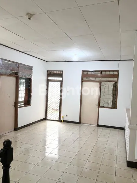 image RUMAH HOOK 2 LANTAI, LT 230M² DI PONDOK KELAPA (7)