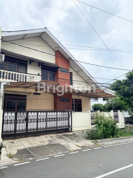 image RUMAH HOOK 2 LANTAI, LT 230M² DI PONDOK KELAPA (2)