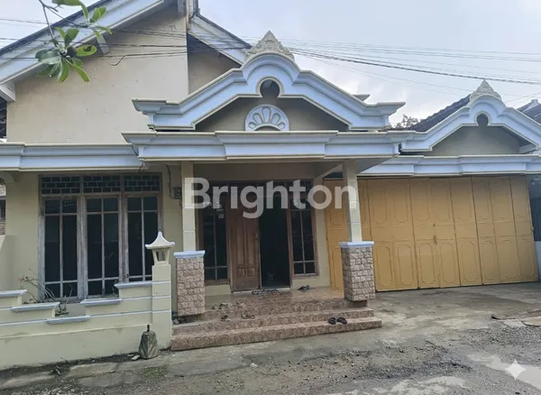 image RUMAH STRATEGIS DI DEKAT KOTA TRENGGALEK (1)