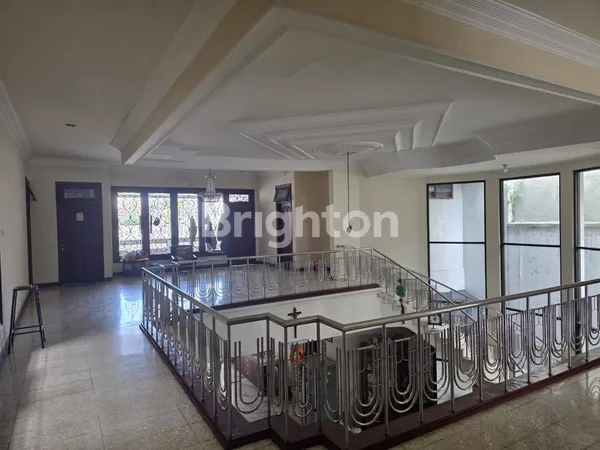 image RUMAH 2 LANTAI DHARMAHUSADA INDAH TENGAH KOTA SURABAYA TIMUR (3)