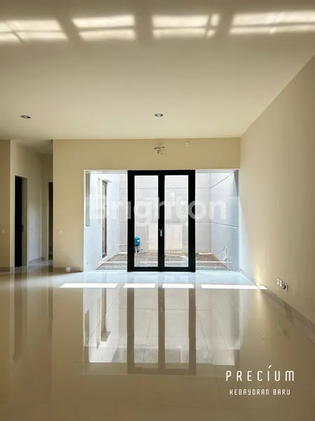 image PRECIUM KEBAYORAN BARU (3)