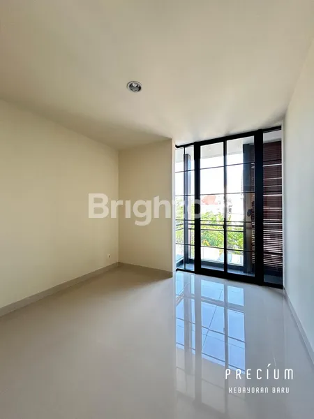 image PRECIUM KEBAYORAN BARU (6)