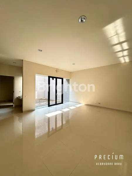 image PRECIUM KEBAYORAN BARU (4)