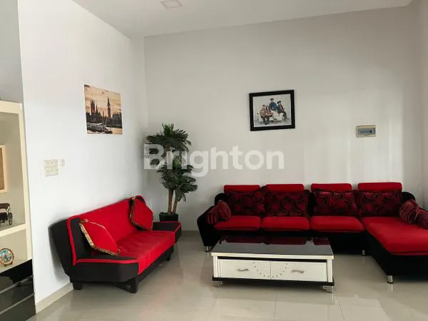 image RUMAH 2LT UKURAN JUMBO PARKIRAN LUAS PUSAT KOTA PONTIANAK (3)