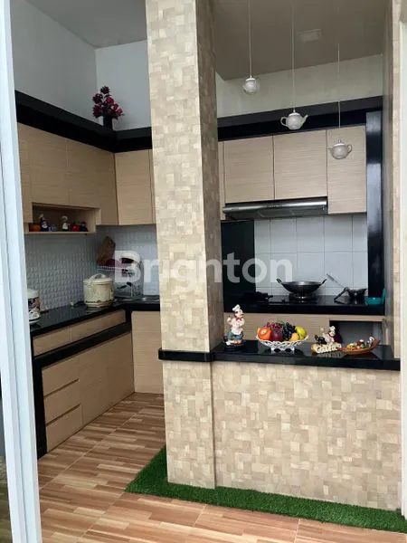 image RUMAH 2LT UKURAN JUMBO PARKIRAN LUAS PUSAT KOTA PONTIANAK (5)