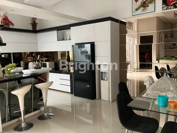 image RUMAH 2LT UKURAN JUMBO PARKIRAN LUAS PUSAT KOTA PONTIANAK (7)