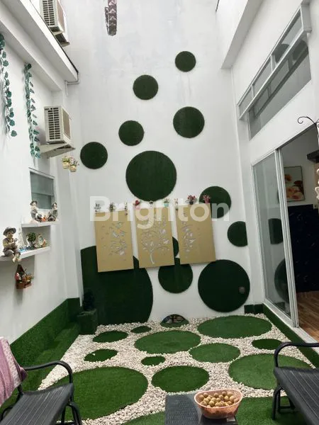 image RUMAH 2LT UKURAN JUMBO PARKIRAN LUAS PUSAT KOTA PONTIANAK (8)