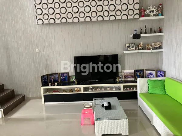 image RUMAH 2LT UKURAN JUMBO PARKIRAN LUAS PUSAT KOTA PONTIANAK (4)