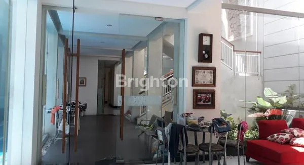 image RUMAH MEWAH DI DHARMAHUSADA INDAH ADA KOLAM RENANG DEKAT KERTAJAYA DAN GALAXY MALL (4)