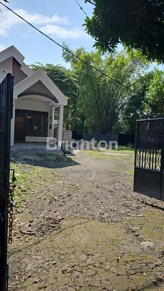 image RUMAH USAHA DI RAYA LAKARSANTRI CITRALAND SURABAYA (2)