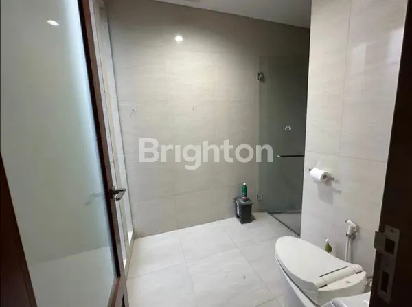 image DIJUAL RUMAH STYLE VILLA MEWAH BERLOKASI STRATEGIS DI JALAN TAMAN WEDASARI, DENPASAR BARAT (6)