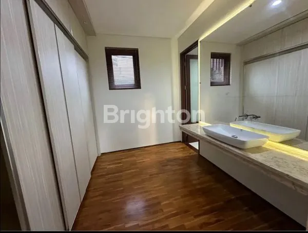 image DIJUAL RUMAH STYLE VILLA MEWAH BERLOKASI STRATEGIS DI JALAN TAMAN WEDASARI, DENPASAR BARAT (5)