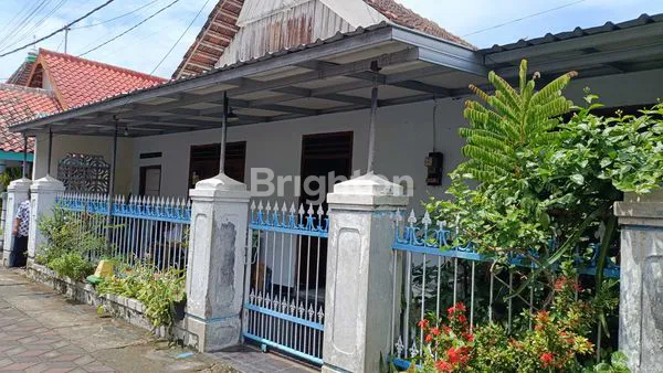 image RUMAH DI AREA PADAT PENDUDUK, DEKAT SMA2 DAN BONAVENTURA DAN SANTO YUSUF (1)