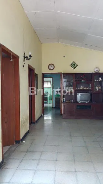 image RUMAH DI AREA PADAT PENDUDUK, DEKAT SMA2 DAN BONAVENTURA DAN SANTO YUSUF (3)