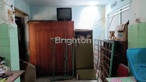 image RUMAH DI AREA PADAT PENDUDUK, DEKAT SMA2 DAN BONAVENTURA DAN SANTO YUSUF (5)