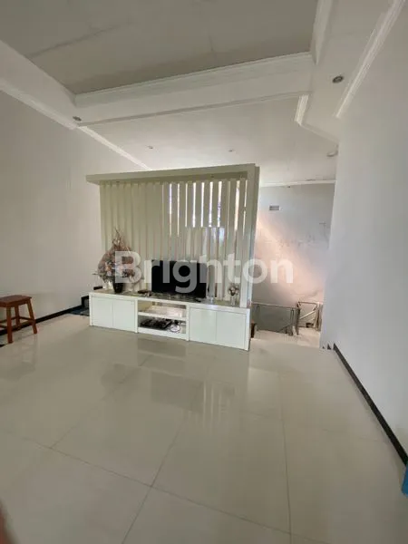 image RUMAH BESAR DISEWAKAN SEMI FURNISH DEKAT UNIVERSITAS BRAWIJAYA MALANG (3)