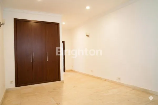 image RUMAH MEWAH 2 LT DENGAN POOL DI KOTA DENPASAR (3)