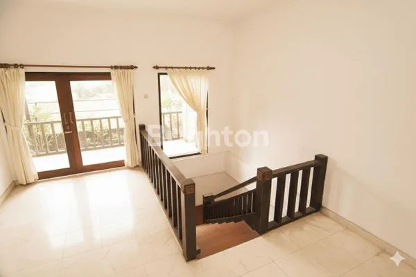 image RUMAH MEWAH 2 LT DENGAN POOL DI KOTA DENPASAR (8)