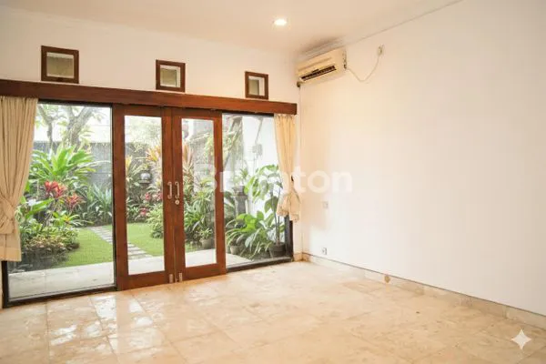 image RUMAH MEWAH 2 LT DENGAN POOL DI KOTA DENPASAR (2)