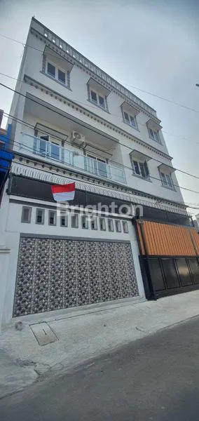 image RUMAH 3 LANTAI + SWIMING POOL DI SUNTER (1)