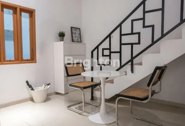 image RUMAH 2 LANTAI, SEMI FURNISHED, PALMERAH , JAKARTA BARAT. (3)