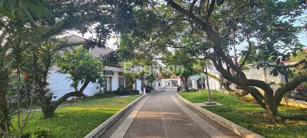 image RUMAH MEGAH DIPUSAT KOTA (1)