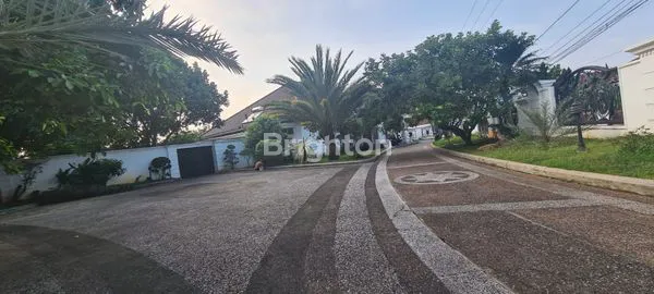 image RUMAH MEGAH DIPUSAT KOTA (2)