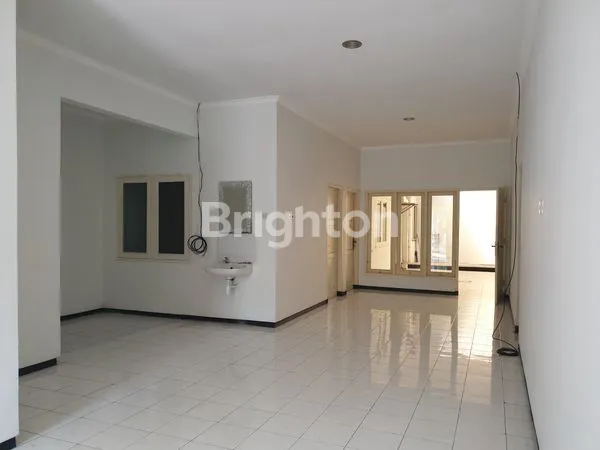 image RUMAH 1 LANTAI SIAP PAKAI, SUDAH RENOVASI, 3+1 KAMAR TIDUR DALAM KOMPLEK ONE GATE ARAYA 2, DEKAT KE RAYA MERR (4)