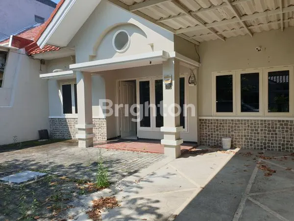 image RUMAH 1 LANTAI SIAP PAKAI, SUDAH RENOVASI, 3+1 KAMAR TIDUR DALAM KOMPLEK ONE GATE ARAYA 2, DEKAT KE RAYA MERR (2)