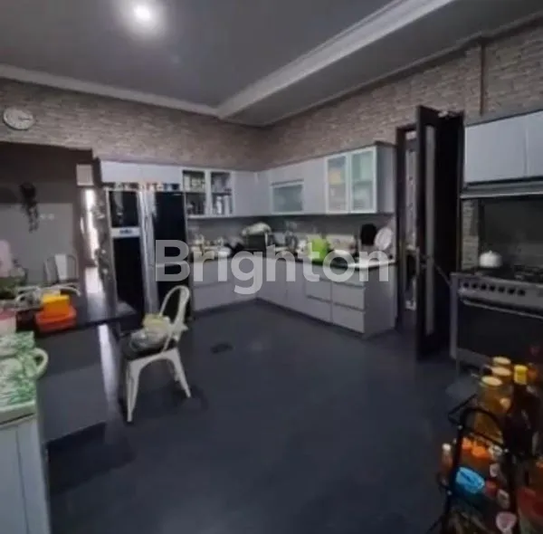 image RUMAH MEWAH FULL FURNISHED ARAYA MALANG LUAS 15X25 ROW JALAN 4 MOBIL SIAP PAKAI (2)