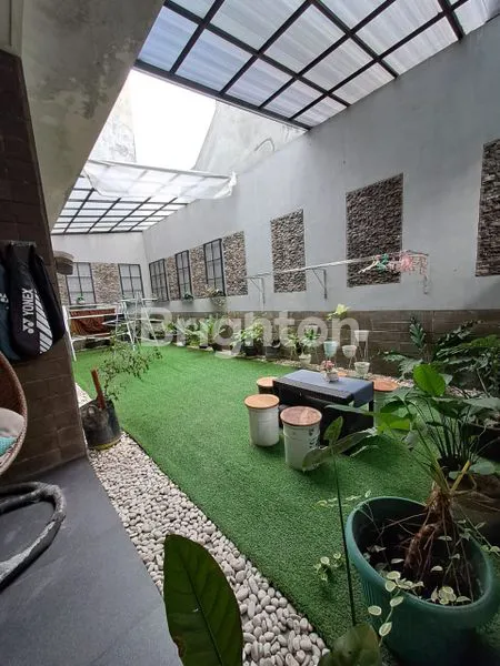 image RUMAH MEWAH FULL FURNISHED ARAYA MALANG LUAS 15X25 ROW JALAN 4 MOBIL SIAP PAKAI (5)