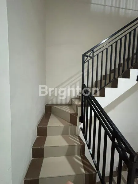 image RUKO GADING HIBRIDA AREA KOMERSIL RAMAI RUKO 4 LANTAI FULL RENOV SIAP PAKAI COCOK UNTUK KANTOR, SALON, YOGA (3)