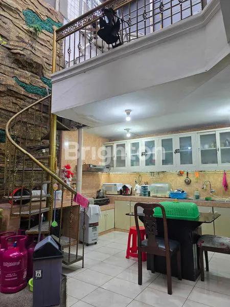 image RUMAH MEWAH 2 LANTAI KEBUN JERUK (6)