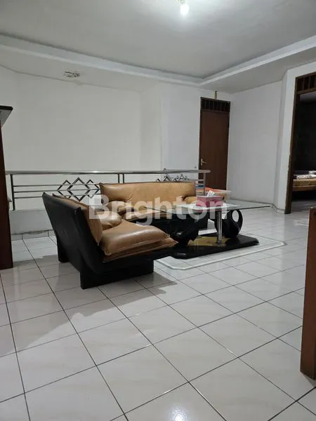 image RUMAH MEWAH 2 LANTAI KEBUN JERUK (8)