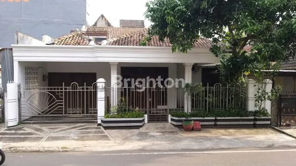 image DIJUAL RUMAH LUAS 2 LANTAI FURNISHED SIAP HUNI AREA SAWOJAJAR DEKAT SMPN 21 SELANGKAH KE TOL SAWOJAJAR DEKAT SMAN 10 PASAR SAWOJAJAR KOTA MALANG (1)