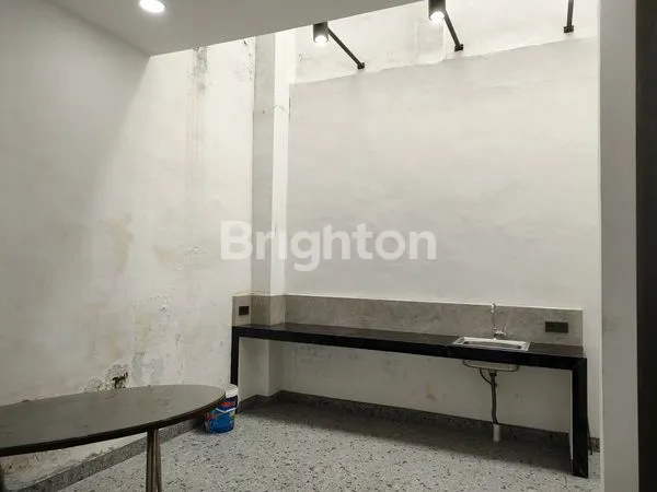 image RUMAH LUAS STRATEGIS JL. IMAM BONJOL (3)