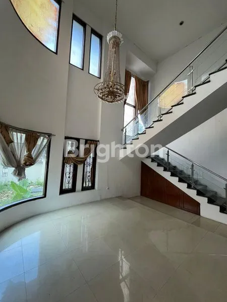 image JUAL RUMAH 2 LANTAI  BATUNUNGGAL (1)