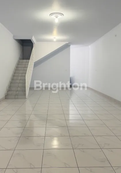 image RUKO GANDENG DUA LANTAI DI PORIS JAYA TANGERANG DENGAN PARKIRAN LUAS DAN AKSES STRATEGIS (2)