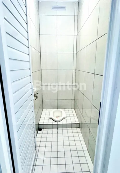 image RUKO GANDENG DUA LANTAI DI PORIS JAYA TANGERANG DENGAN PARKIRAN LUAS DAN AKSES STRATEGIS (4)