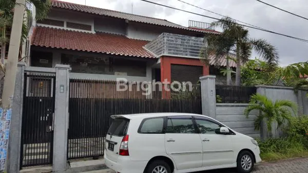 image RUMAH MEWAH 2.5 LANTAI DI SIDOSERMO, LT/LB 400M² (1)