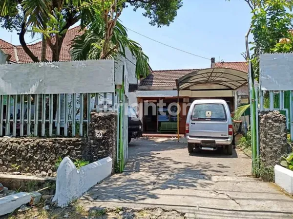 image RUMAH LAMA JALAN ANJASMORO ROW JALAN LEBAR, COCOK UNTUK KLINIK, KANTOR RESTO ATAU CAFE, LOKASI STRATEGIS (1)
