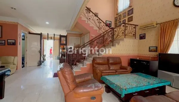 image RUMAH CANTIK DAN MEWAH DI CLUSTER MEWAH DI KOTA WISATA CIBUBUR (3)