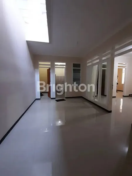 image RUMAH RUNGKUT ASRI, BARU RENOV SIAP HUNI, DEKAT RAYA MERR, DEKAT RUNGKUT MAPAN KAMPUS UPN PANDUGO DAN NIRWANA  (4)