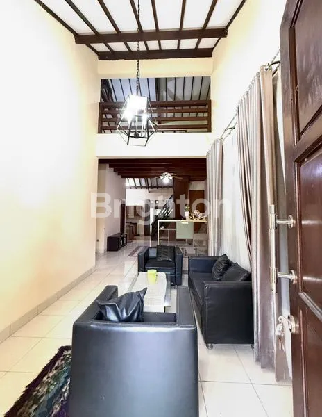 image RUMAH CANTIK DENGAN DESAIN UNIK (2)