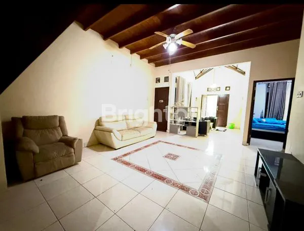 image RUMAH CANTIK DENGAN DESAIN UNIK (3)