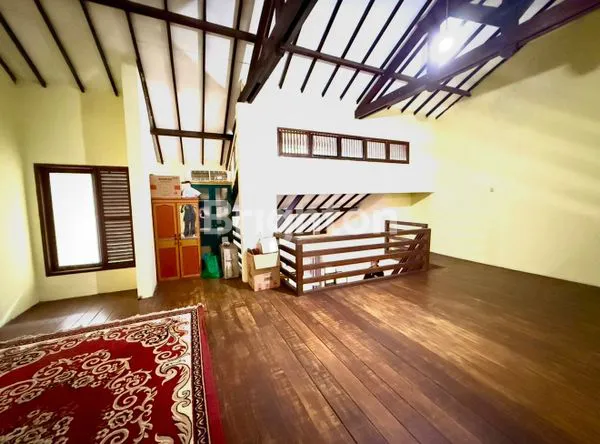 image RUMAH CANTIK DENGAN DESAIN UNIK (5)