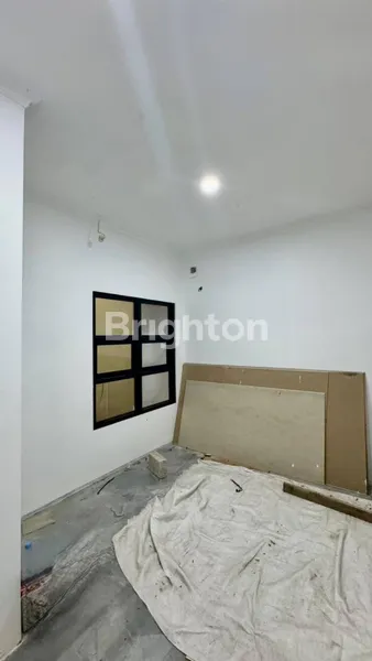 image RUMAH UNIT B SEMOLOWARU SURABAYA ROW 3 MOBIL BANGUNAN 2 LANTAI (6)