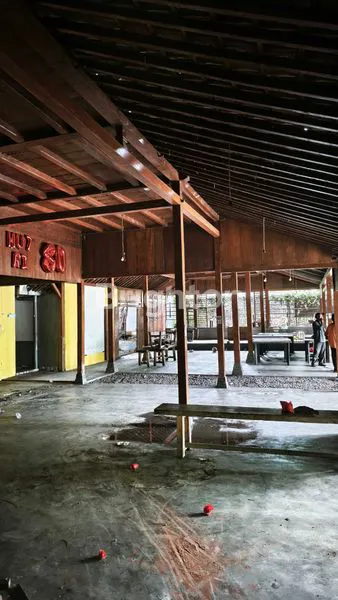 RUANG USAHA EX RESTO DI RAYA SENGKALING