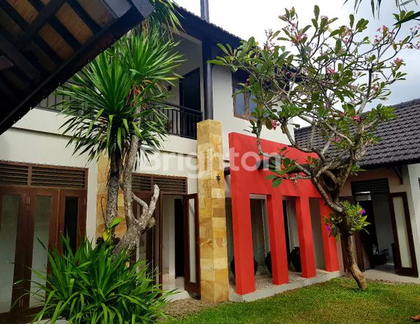 image RUMAH MEWAH DIKAWASAN STRATEGIS DAERAH JIMBARAN (2)