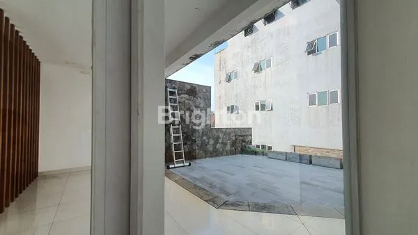 image RUMAH MEWAH 2 LANTAI DI DURI KEPA, LT 214M² (8)